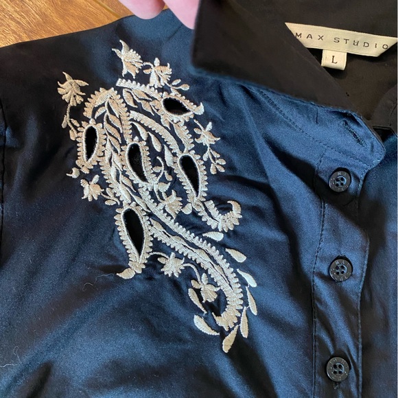 🖤 Pretty Black Embroidered Button-Down - Picture 3 of 14